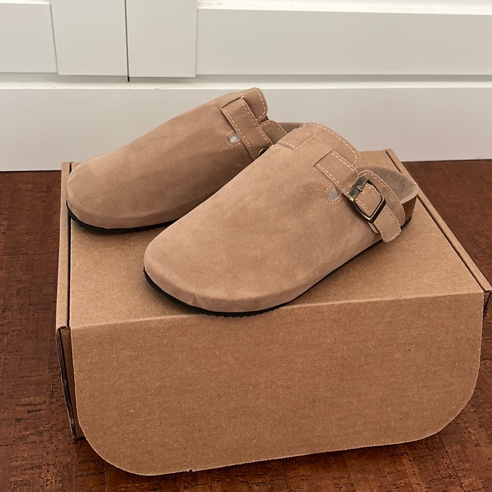 Cloud taupe clogs. Size 9